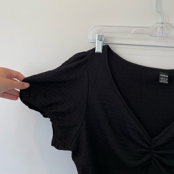 TIGHT CROPPED BLACK BLOUSE - Picture 4 of 5